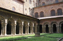 cloitre-de-la-cathedrale-du-puy-en-velay le-puy-en-velay