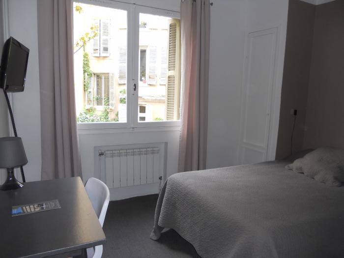 Chambre 1 personne côté jardin Chambre 1 personne côté jardin