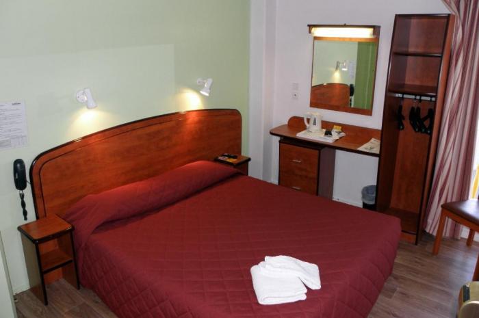 Chambre « Standard » 4 personnes (FAMILIALE) Chambre « Standard » 4 personnes (FAMILIALE)